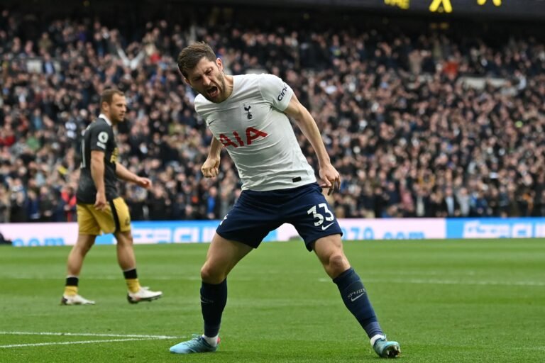 Oficial: Ben Davies renova contrato com o Tottenham