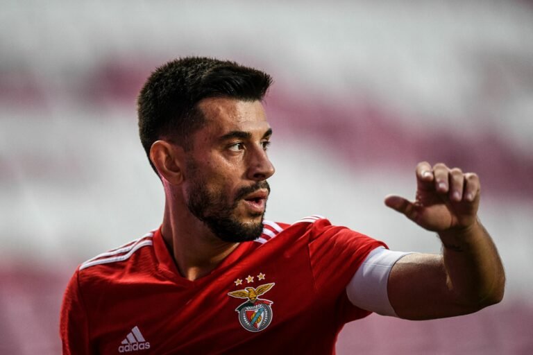 Pizzi rescinde com o Benfica e ruma ao Al-Wahda