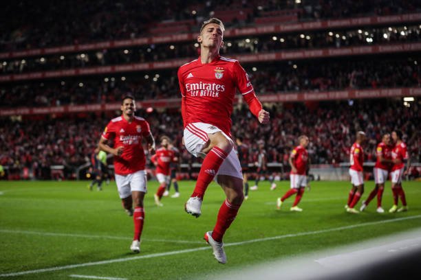 Gigante inglês fez oferta e negocia contratação de Grimaldo, do Benfica