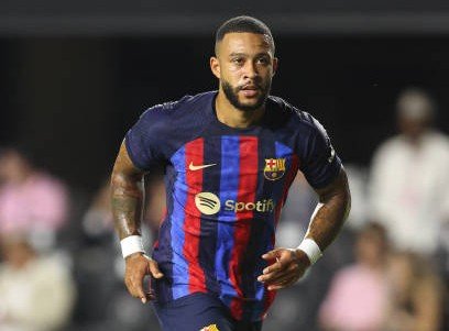 Fora dos planos do Barcelona, Memphis pode ser repatriado pelo Manchester United, diz jornal
