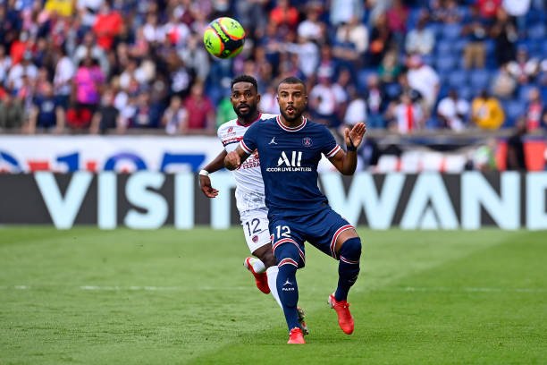 Antigo alvo do Flamengo, Rafinha pode rescindir contrato no PSG