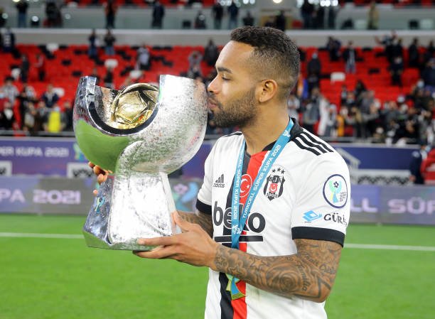Alex Teixeira aceita retornar e Vasco estuda enviar oferta ao jogador