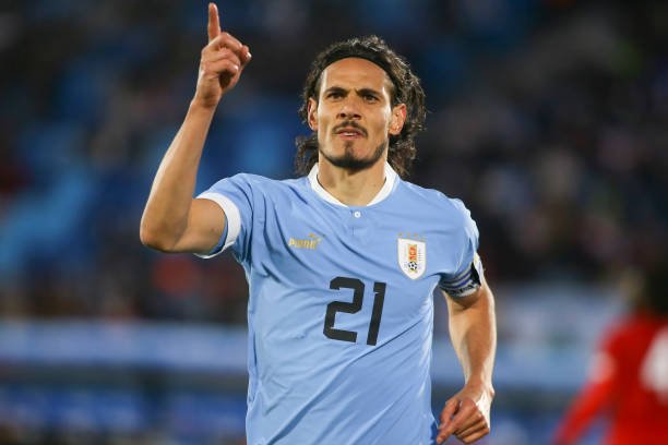 Edinson Cavani define futuro e acerta com clube espanhol