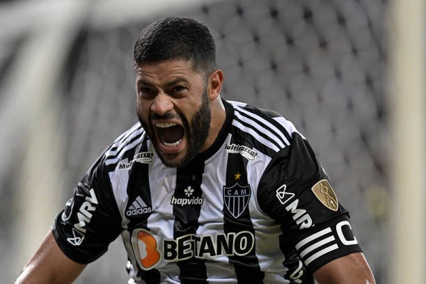 Hulk é absolvido no Pleno do STJD por lance contra o Coritiba
