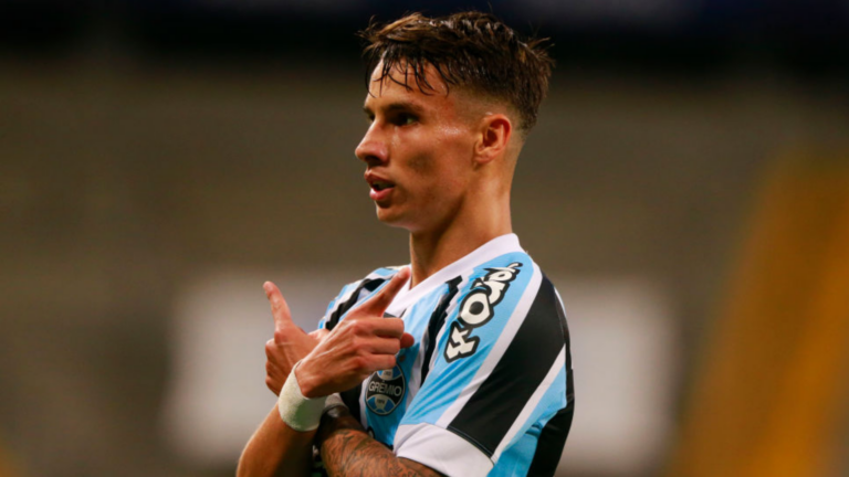 Palmeiras não está negociando com Ferreira, diz jornalista