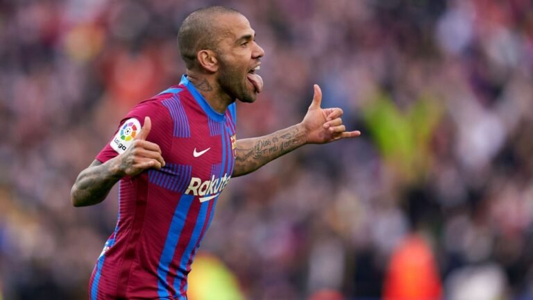 Atlético-MG prepara investida por Daniel Alves, diz portal