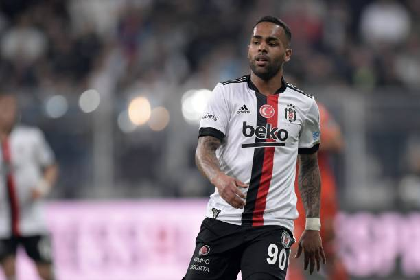 Sem clube, Alex Teixeira agrada diretoria do Vasco