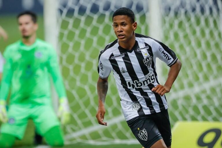 Dirigente confirma acerto de Savinho com o PSV