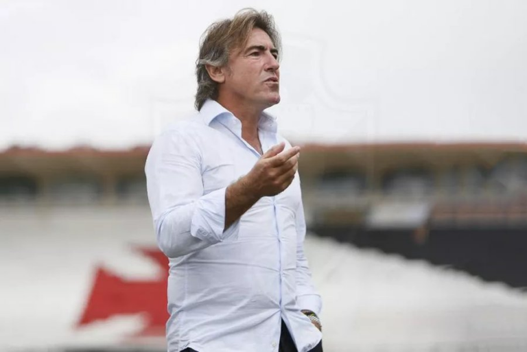 Vasco tem dívida milionária com Sá Pinto e cai no transfer ban
