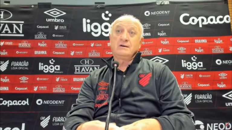 Felipão comenta decisões polêmicas da arbitragem no empate entre Flamengo e Athletico
