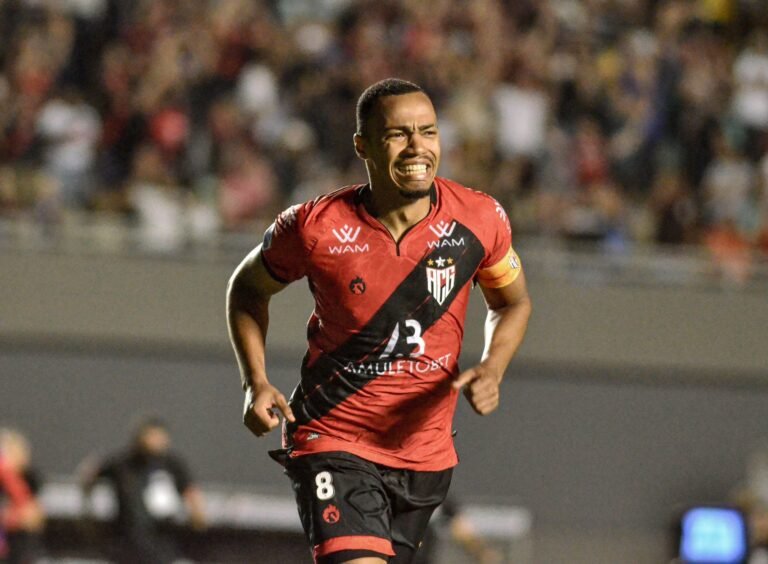 Jogador do Botafogo em 2023, Marlon Freitas evita falar sobre futuro