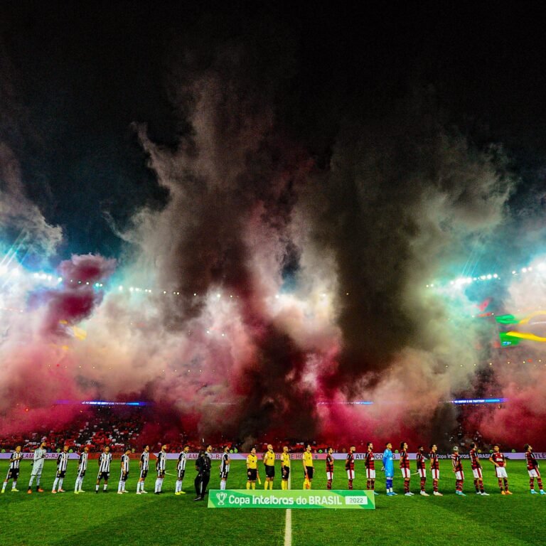Flamengo supera Corinthians em média de público em 2022
