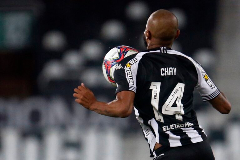 Chay fica fora dos relacionados do Botafogo por opção técnica
