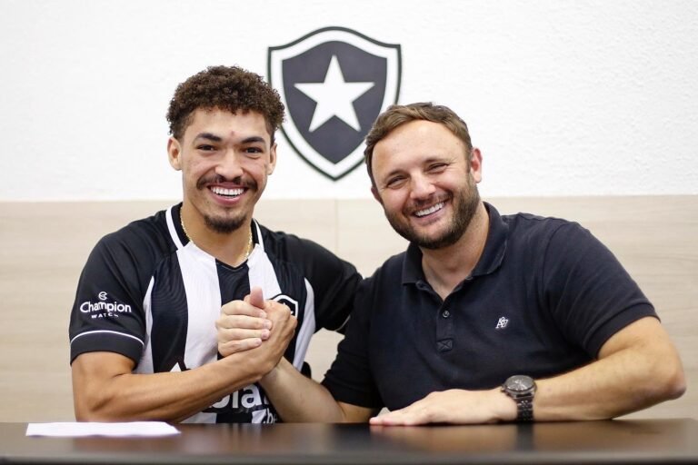 Com uma novidade, Botafogo divulga relacionados para o confronto contra o Corinthians