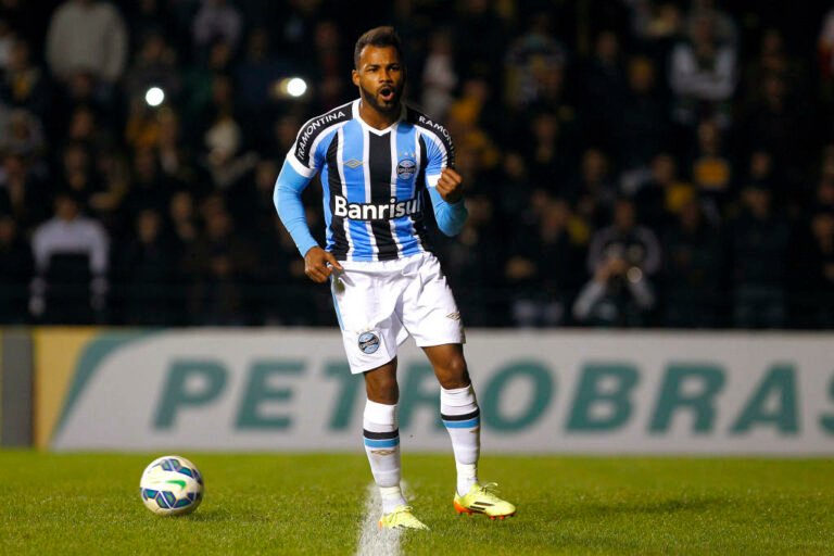 Sport negocia contratação de Fernandinho, ex-Grêmio, São Paulo e Atlético-MG