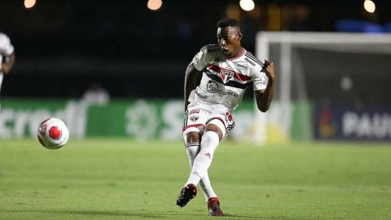 Léo fala sobre permanência no São Paulo