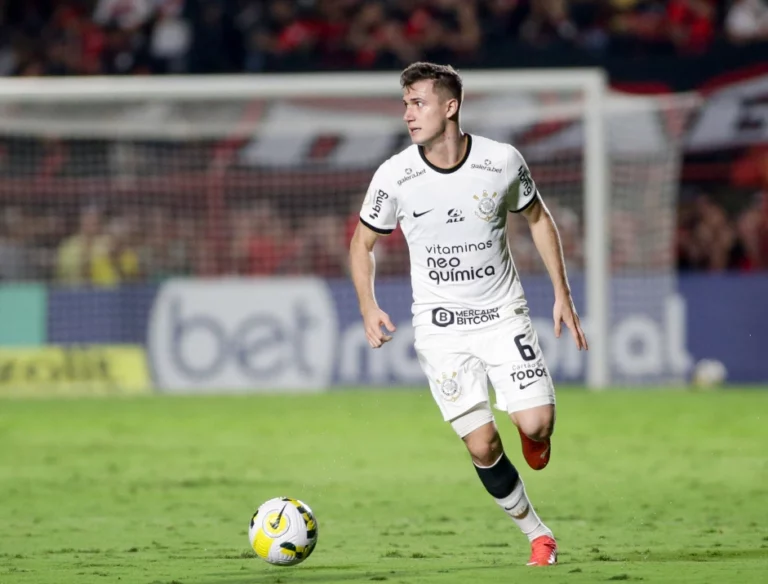 Corinthians ajusta detalhes com Vasco e deve acertar venda de Piton nesta semana