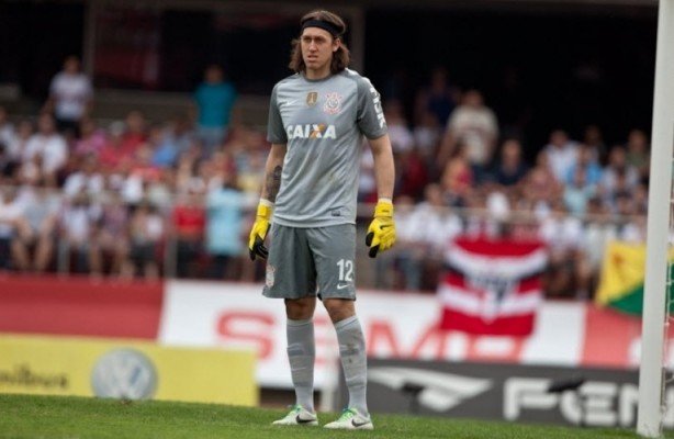 Esposa de Cássio chama de “covarde”, torcedor que agrediu goleiro após jogo contra o Santos