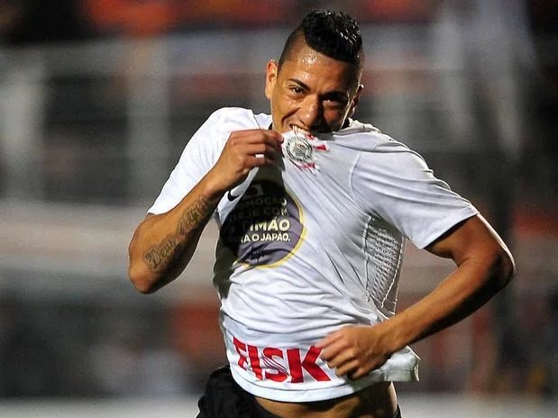 Corinthians consegue novo acordo para parcelar dívida com Ralf, ex-volante do clube