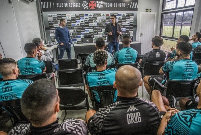 Dirigentes da SAF se reuniram com jogadores do Vasco antes do treino