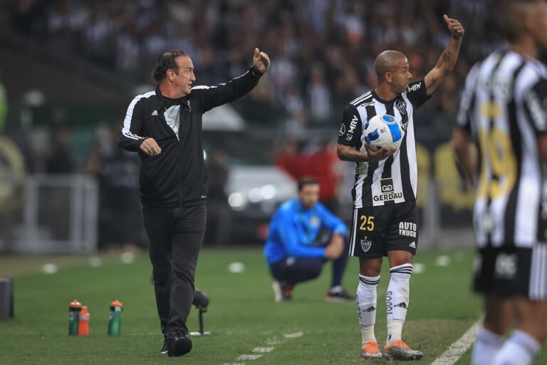 Cuca comenta duelos com Abel Ferreira, elogia o treinador português e fala sobre lance de Gustavo Scarpa