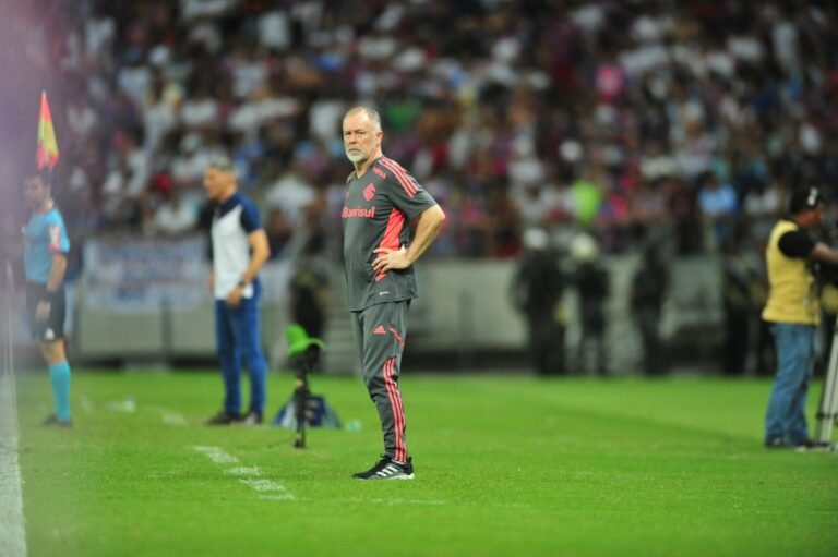 Mano Menezes lamenta derrota para o Fortaleza: “Estamos envergonhados com o resultado e atuação”