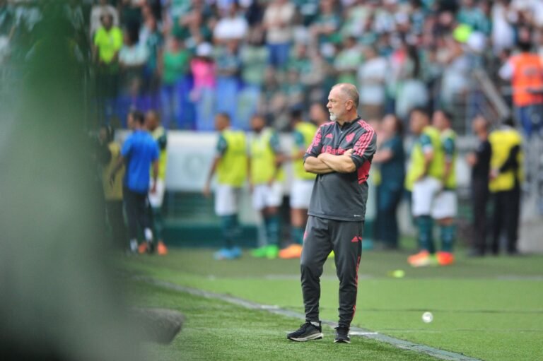 Mano Menezes critica postura do Inter contra o Fortaleza: “Tínhamos que saber nos comportar”