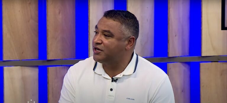 Técnico do Grêmio comenta sobre eventual contratação de Edenilson