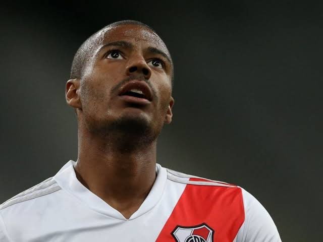 Alvo de clubes brasileiros, River Plate faz proposta de renovação por De La Cruz