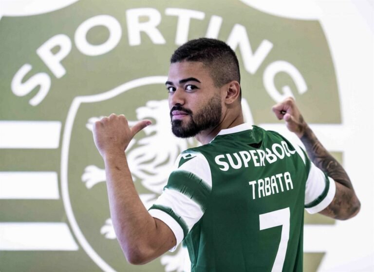 Bruno Tabata chega ao Brasil para assinar com o Palmeiras