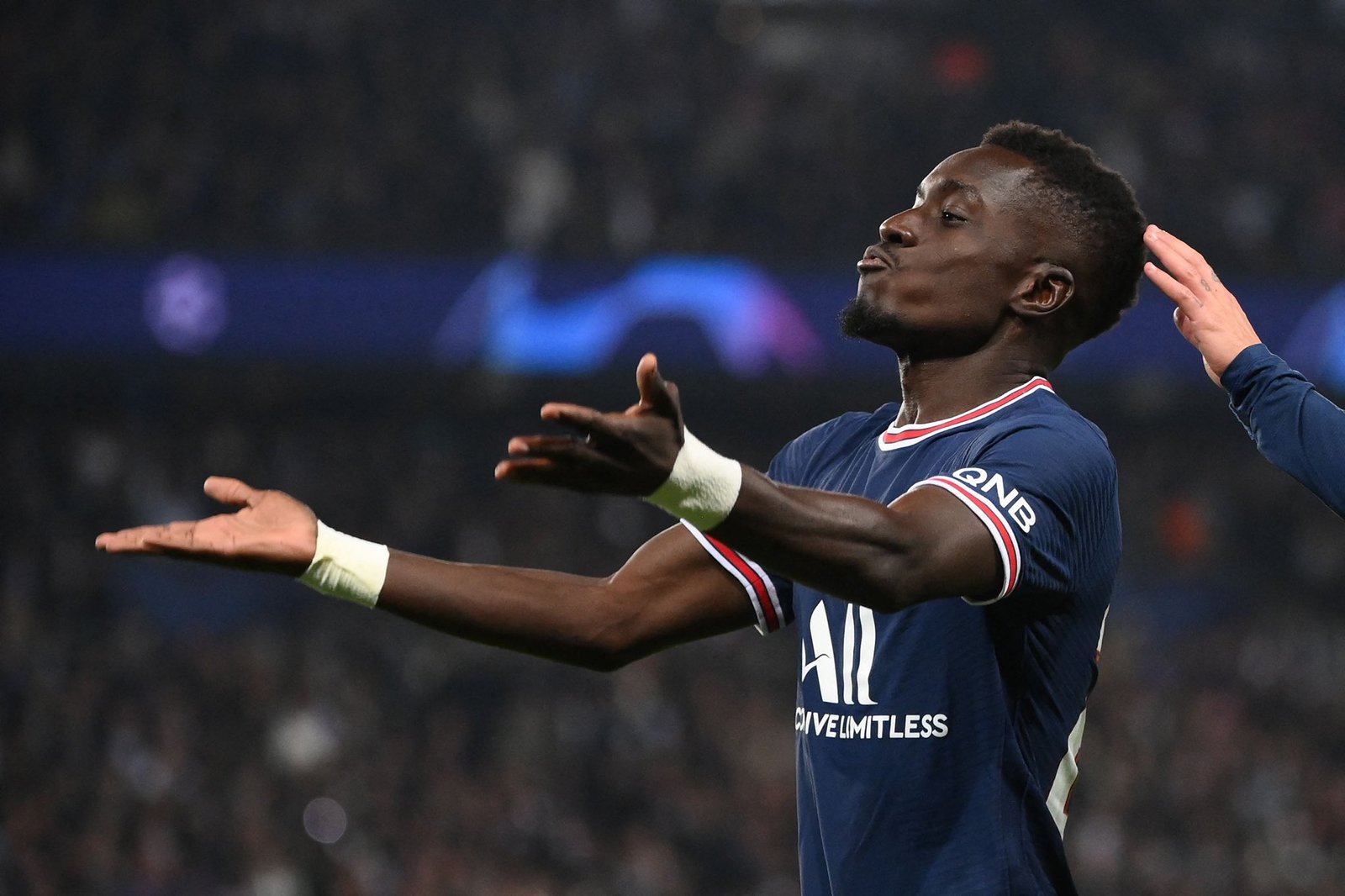 Gueye passa por exames médicos, e trocará PSG pelo Everton