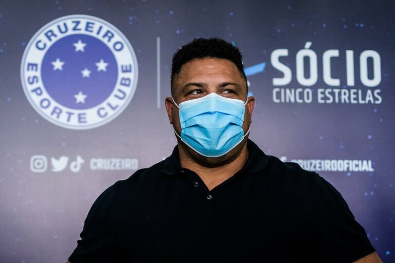 Ronaldo fala sobre título e premiação da Série B e comenta conversas com a CBF