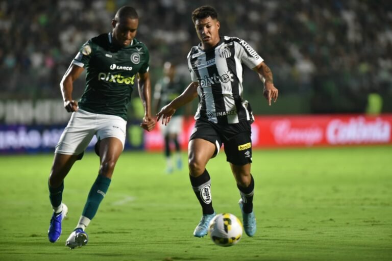 CBF altera data e horário de Santos x Goiás, pelo Brasileirão; jogo pode ser na Arena Barueri