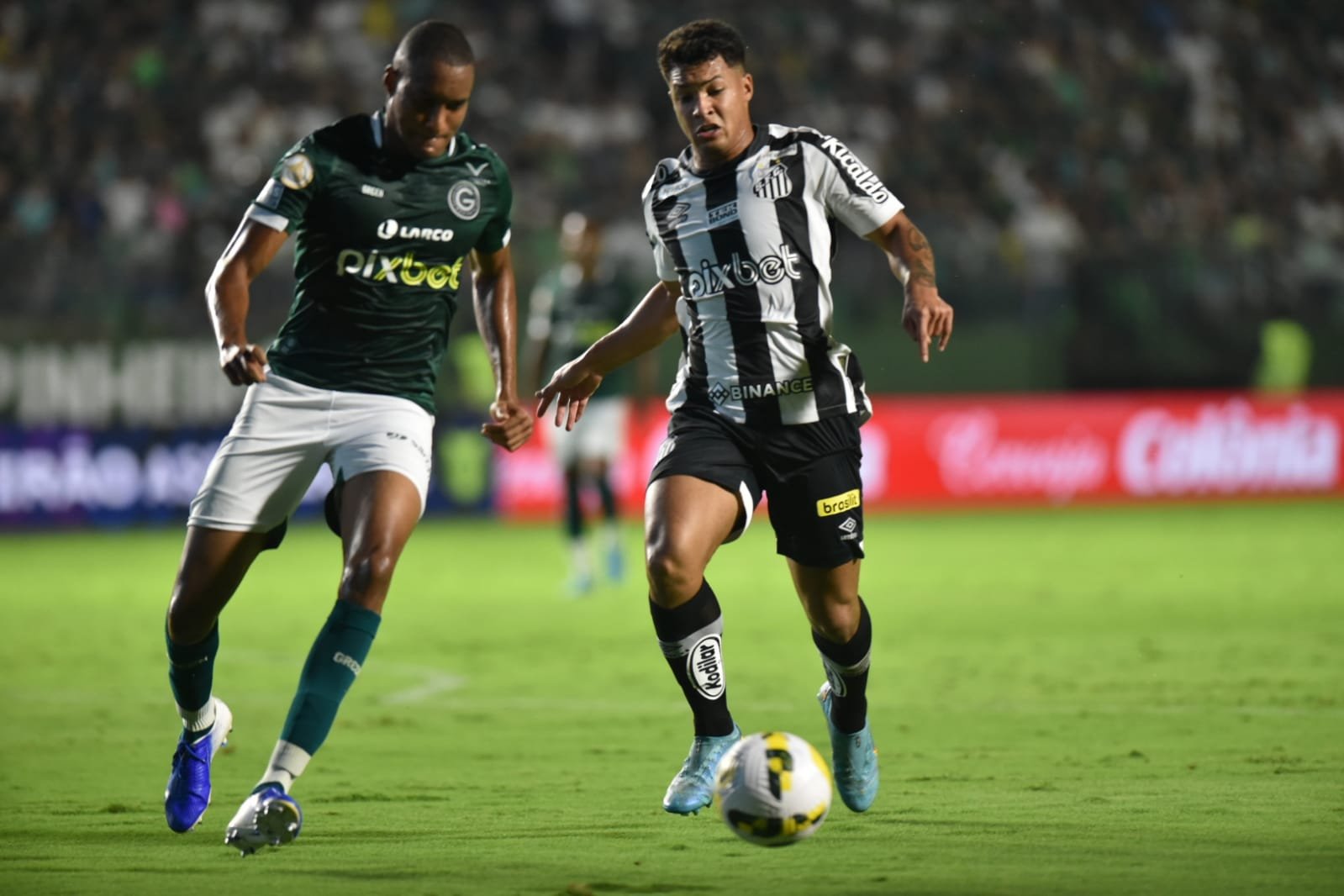 CBF altera data e horário de Santos x Goiás, pelo Brasileirão; jogo pode ser na Arena Barueri