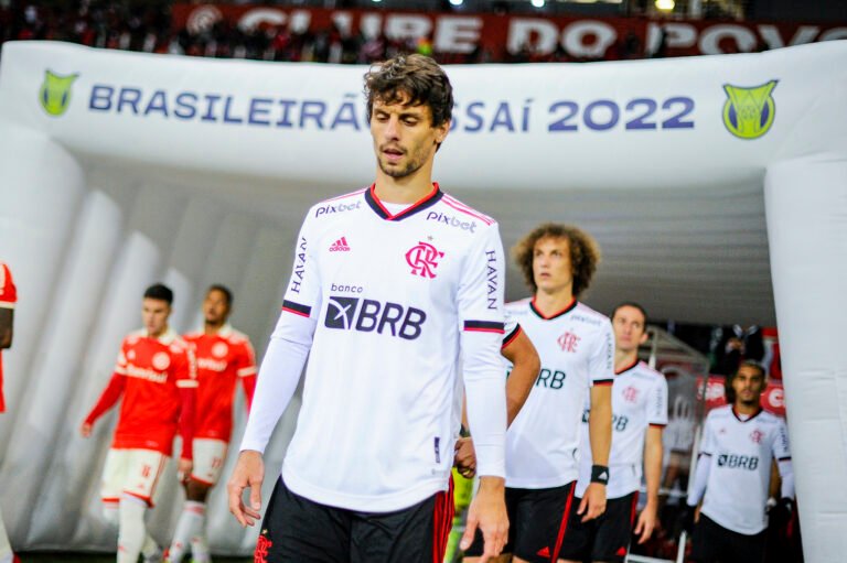 Rodrigo Caio pode ter contrato rescindido pelo Flamengo, diz jornalista