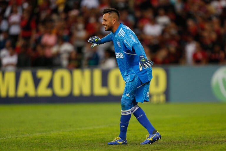 Braz comenta sobre situação de Diego Alves: “Provavelmente não vai renovar”