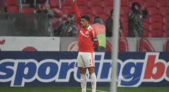 Taison demonstra frustação pela eliminação do Inter na Sul-Americana: “Eu estou muito triste por tudo que vem acontecendo”