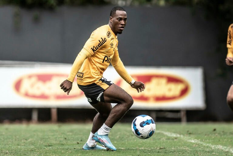 Lisca trabalha forte para recuperar Jhojan Julio, que não joga há 10 jogos