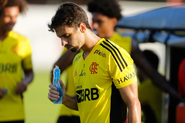 Rodrigo Caio tem cirurgia descartada e deve retornar ao Flamengo em setembro