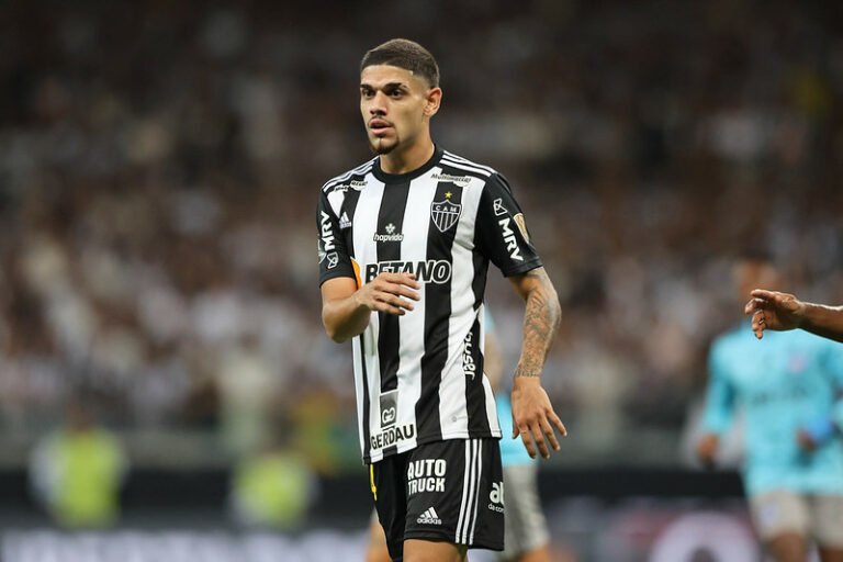 Cuca revela escolha por Rubens na disputa de pênaltis contra o Palmeiras