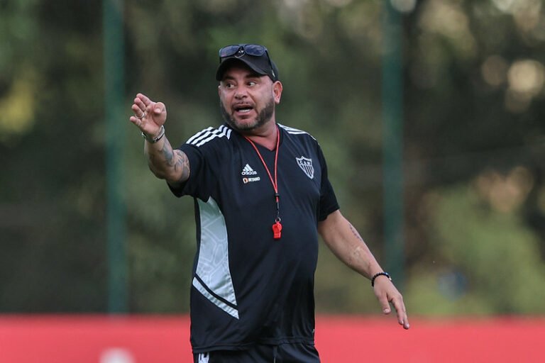 Ex-treinador do Atlético, Turco Mohamed considera ‘injusta’ a sua demissão e fala sobre Brasileirão