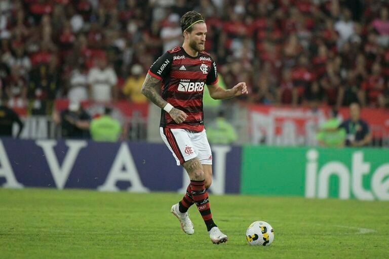 Flamengo recusa proposta de clube da Rússia por Léo Pereira