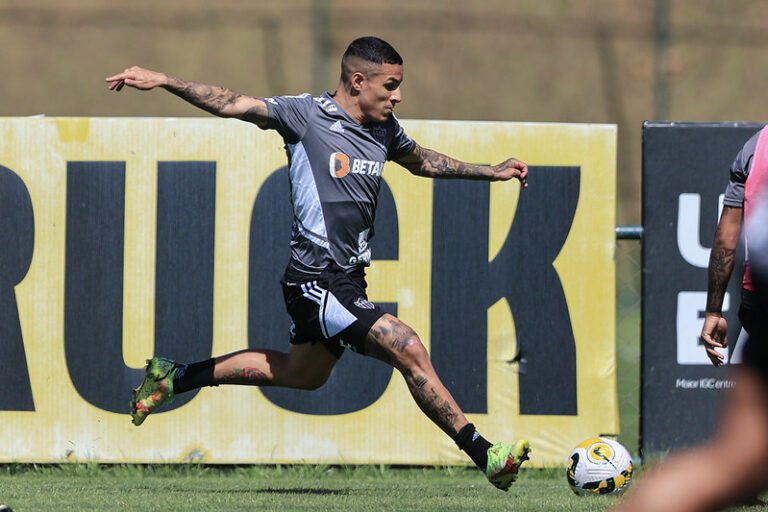Guilherme Arana comenta lesão muscular e fala sobre recuperação e foco em retornar ao Atlético