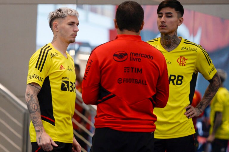 Pulgar e Varela serão relacionados e podem estrear pelo Flamengo