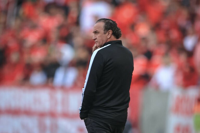 Superior nas estatísticas, Cuca analisa atuação do Atlético na derrota para o Internacional