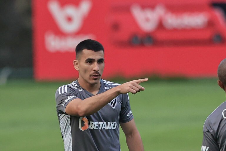 Alonso assume responsabilidade e projeta confronto contra o Palmeiras