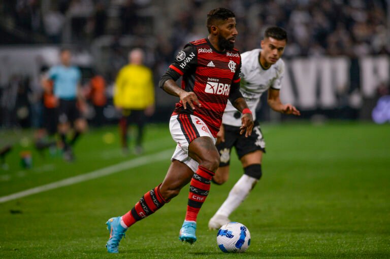 Flamengo toma decisão sobre renovar com Rodinei