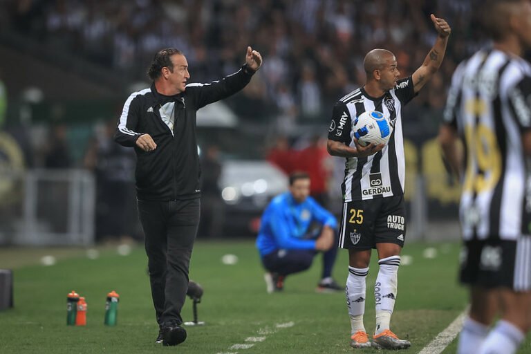 Mariano fala sobre retorno de Cuca e elogia treinador