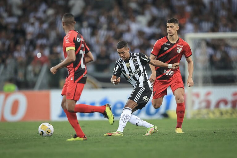 Freguesia? Athletico Paranaense é o time que mais venceu o Atlético como mandante na história dos pontos corridos