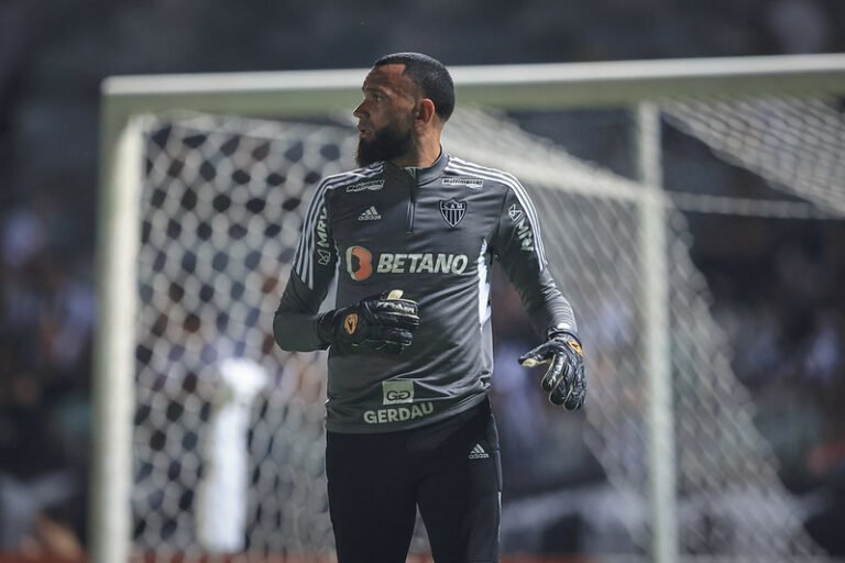 De olho na Libertadores, Éverson projeta confronto com o Palmeiras e fala do desempenho ruim do Galo nos últimos jogos